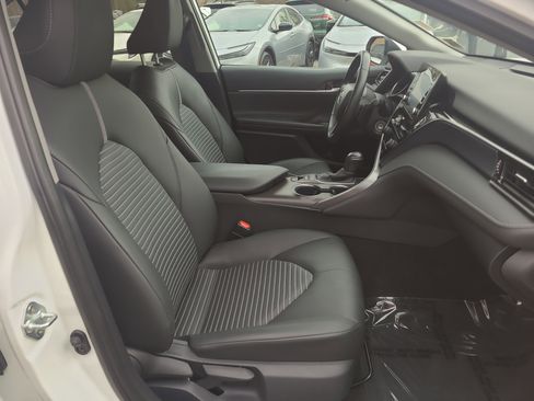 Used 2023 Toyota Camry SE image 18
