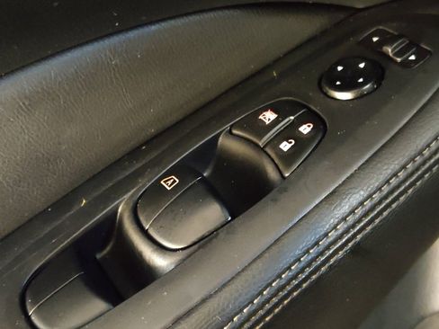 Used 2020 Nissan Pathfinder S image 27