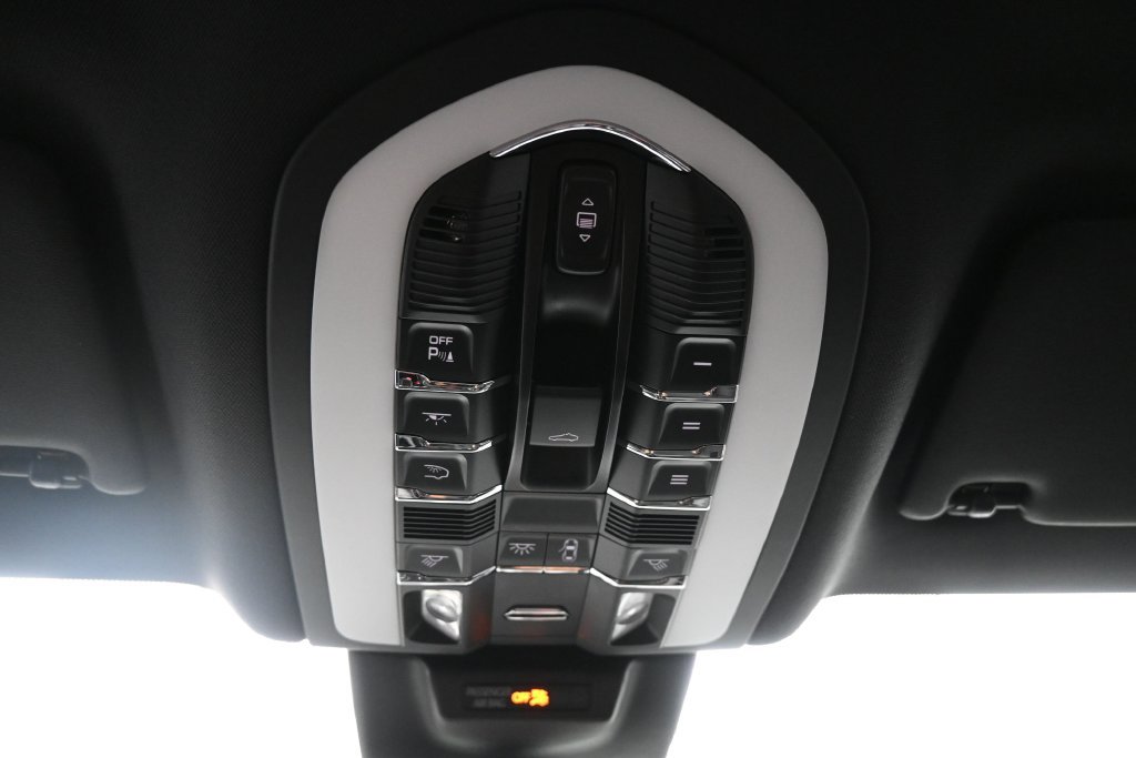 Used 2023 Porsche Macan GTS w/ Premium Package Plus AWD/4WD image 19