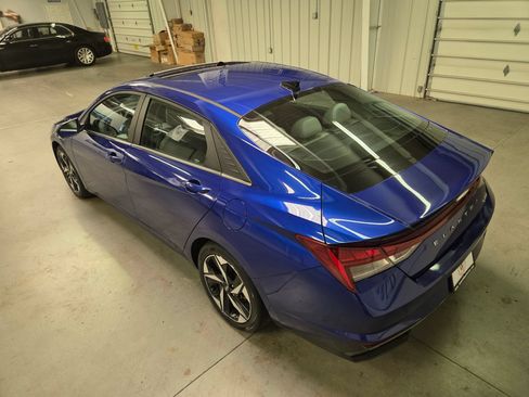 Used 2023 Hyundai Elantra Limited FWD image 5