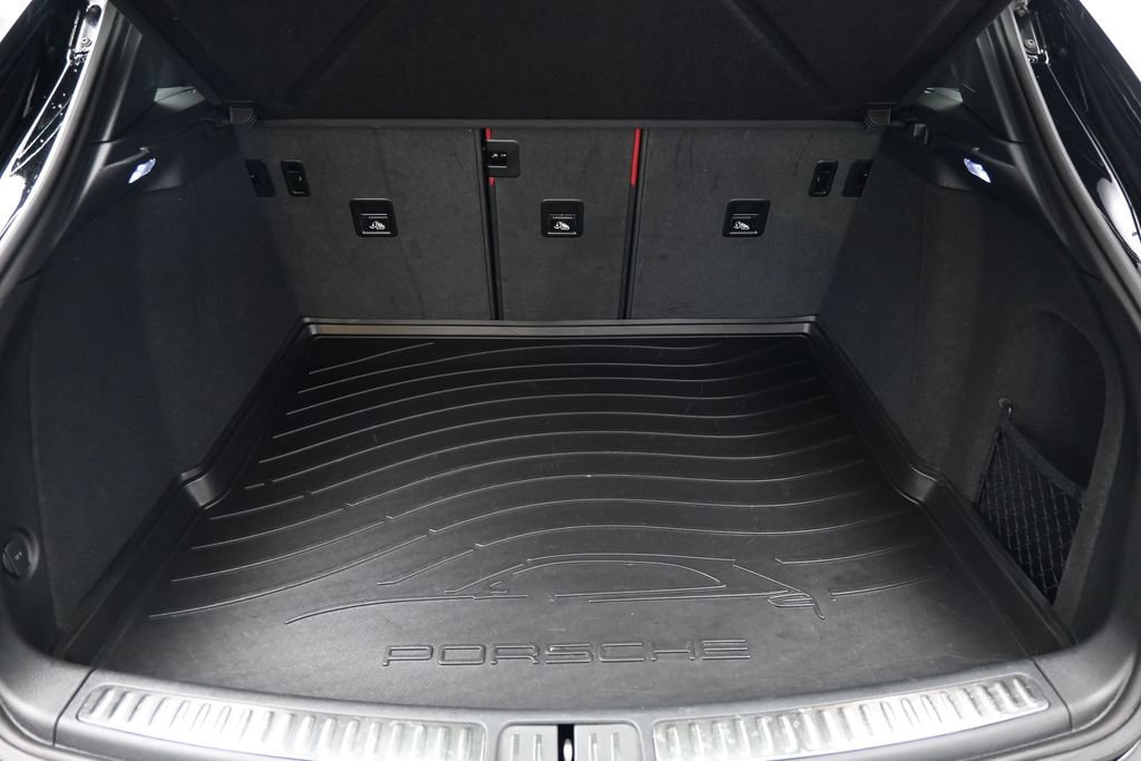 Certified 2025 Porsche Macan AWD/4WD image 28