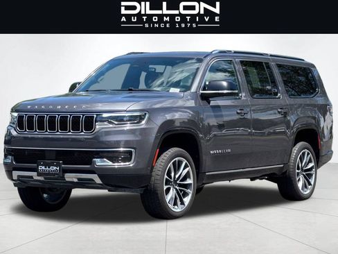 Used 2023 Jeep Wagoneer L Series III w/ Premium Group I AWD/4WD image 8