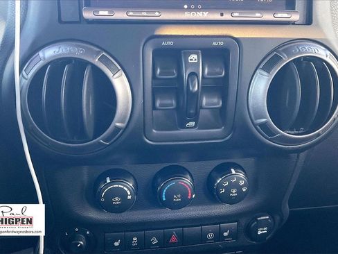 Used 2018 Jeep Wrangler Unlimited Sport image 30