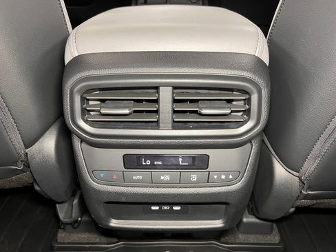 Used 2025 Honda Pilot Touring image 23