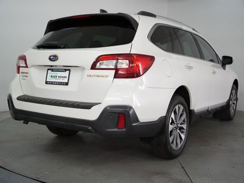 Used 2018 Subaru Outback 2.5i Touring AWD/4WD image 9