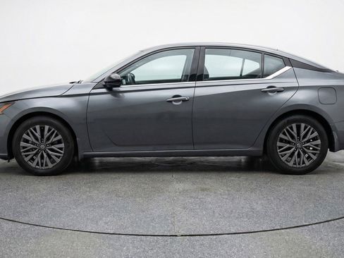 Used 2025 Nissan Altima 2.5 SV FWD image 5