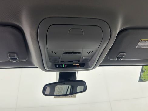 Used 2023 GMC Acadia SLT image 33