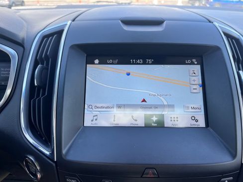 Used 2018 Ford Edge Titanium w/ Equipment Group 302A AWD/4WD image 15