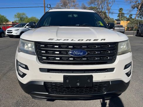 Used 2017 Ford Explorer XLT w/ Equipment Group 202A image 12
