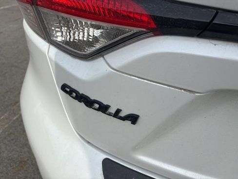 Used 2023 Toyota Corolla SE w/ SE Premium Package image 11