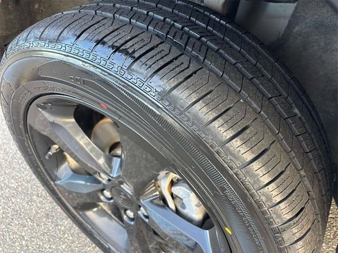 Used 2023 Jeep Grand Cherokee Altitude image 9