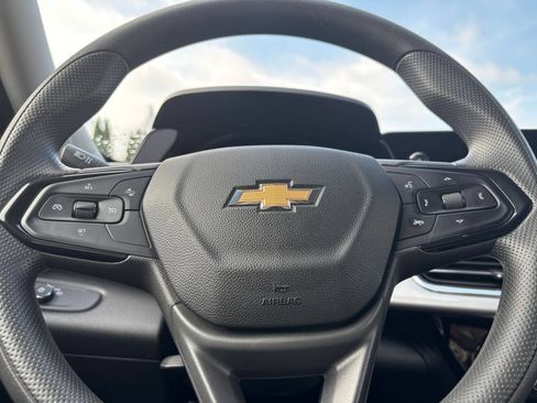 Used 2025 Chevrolet Trax LT FWD image 26
