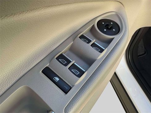 Used 2017 Ford Escape Titanium image 18