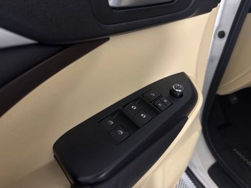 Used 2015 Toyota Highlander XLE AWD/4WD image 29