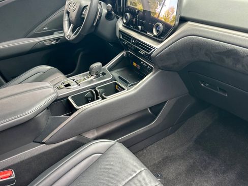 Used 2025 Lexus TX 500h AWD w/ Technology Package image 32