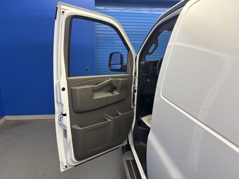 Used 2024 GMC Savana 2500 w/ Driver Convenience Package RWD image 9