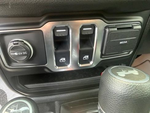 Used 2025 Jeep Wrangler Sport AWD/4WD image 24