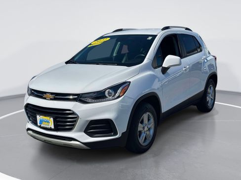 Used 2022 Chevrolet Trax LT w/ LT Convenience Package AWD/4WD image 3