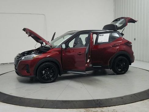 Used 2023 Nissan Kicks SR w/ SR Premium Package FWD image 11