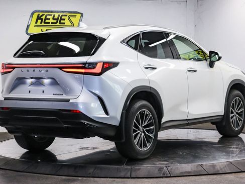 Used 2025 Lexus NX 250 FWD w/ Accessory Package (2T) image 4