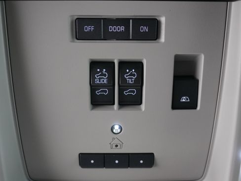 Used 2019 GMC Sierra 2500 Denali w/ Duramax Plus Package AWD/4WD image 21
