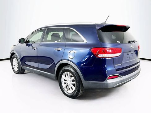 Used 2016 Kia Sorento LX image 4