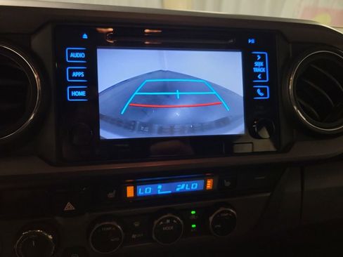 Used 2017 Toyota Tacoma TRD Off-Road w/ Premium & Technology Package image 17