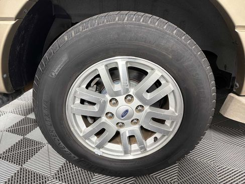 Used 2011 Ford Expedition XLT w/ 202A Rapid Spec Order Code RWD image 16