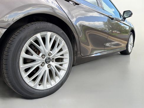 Used 2020 Toyota Camry XLE FWD image 14