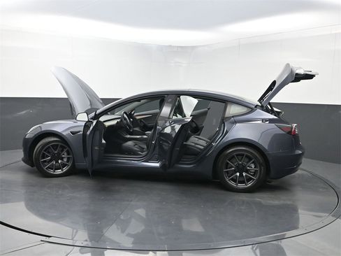 Used 2022 Tesla Model 3 Long Range image 32