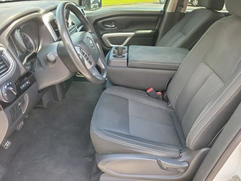 Used 2018 Nissan Titan SV RWD image 12