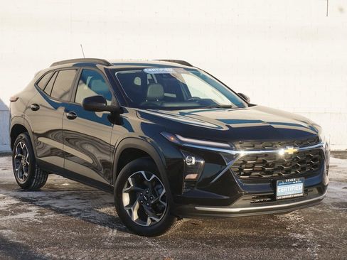 Certified 2024 Chevrolet Trax LT image 2