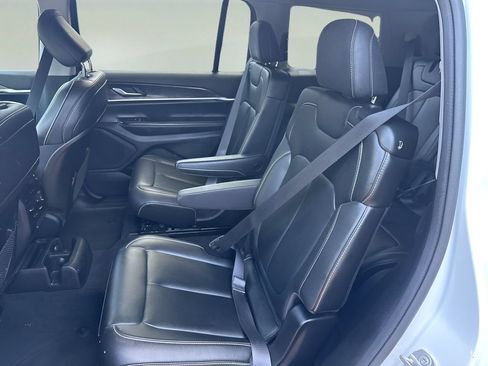 Used 2023 Jeep Grand Cherokee L Limited AWD/4WD image 35