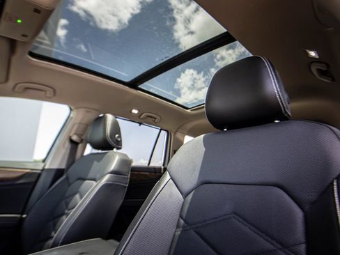 Certified 2024 Volkswagen Atlas SE FWD image 45