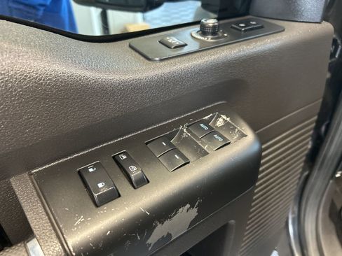 Used 2015 Ford F350 Lariat image 12