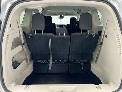 Used 2023 Chrysler Voyager LX image 24