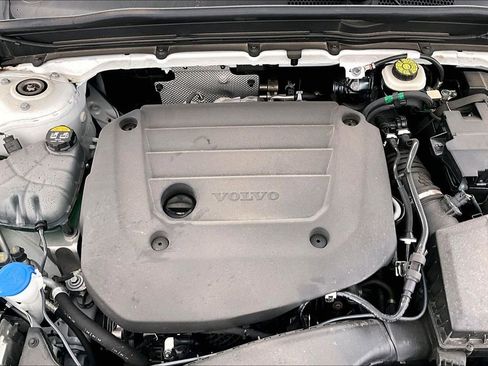 Certified 2025 Volvo XC40 B5 Plus image 43