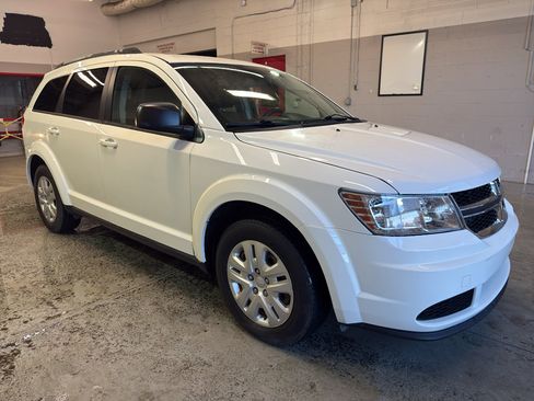 Used 2017 Dodge Journey SE image 1