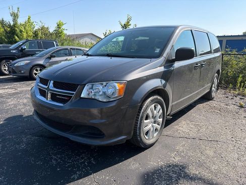 Used 2018 Dodge Grand Caravan SE w/ UConnect Hands-Free Group FWD image 2