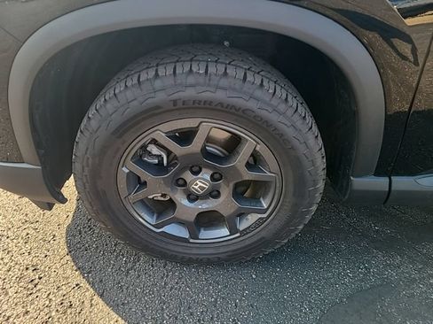 Used 2025 Honda Pilot TrailSport image 10