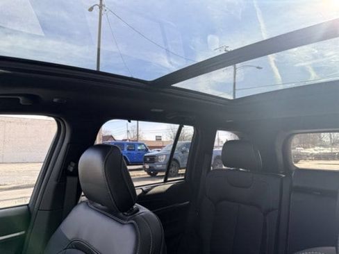 New 2025 Jeep Grand Cherokee Limited w/ Luxury Tech Group II AWD/4WD image 9