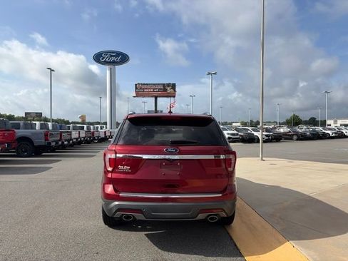 Used 2018 Ford Explorer Limited w/ Equipment Group 301A FWD image 4