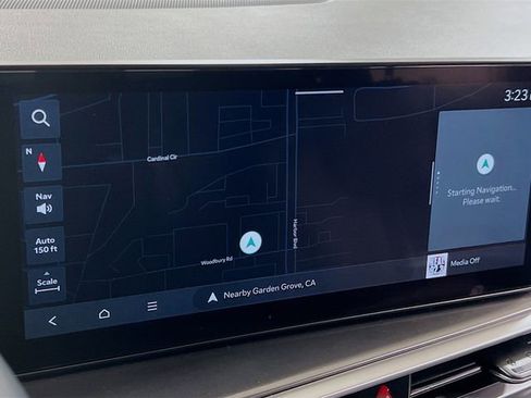 Used 2024 Kia Sorento S image 13