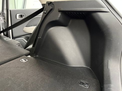 Used 2025 Hyundai Venue SEL FWD image 31