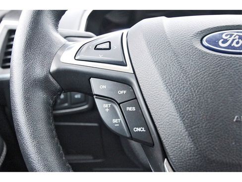 Used 2018 Ford Edge Titanium w/ Technology Package image 18