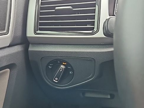 Used 2022 Volkswagen Atlas SE image 36