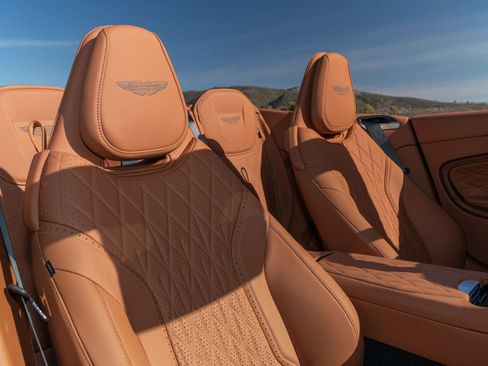 Used 2025 Aston Martin DB12 Convertible RWD image 19