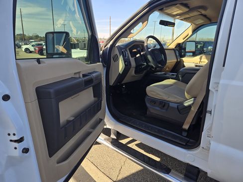 Used 2012 Ford F250 XLT w/ XLT Interior Pkg image 11