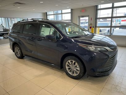 New 2026 Toyota Sienna LE