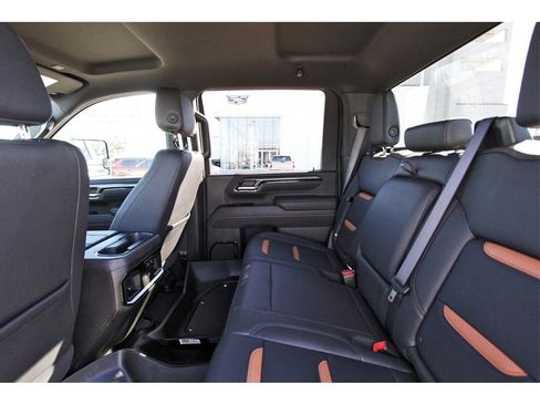 Used 2025 GMC Sierra 2500 AT4 image 10